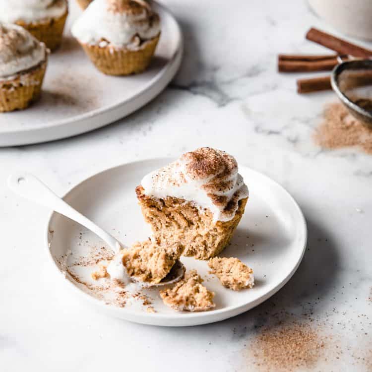 Keto Pumpkin Spice Cupcakes with Marshmallow Frosting | Peace Love and Low Carb
